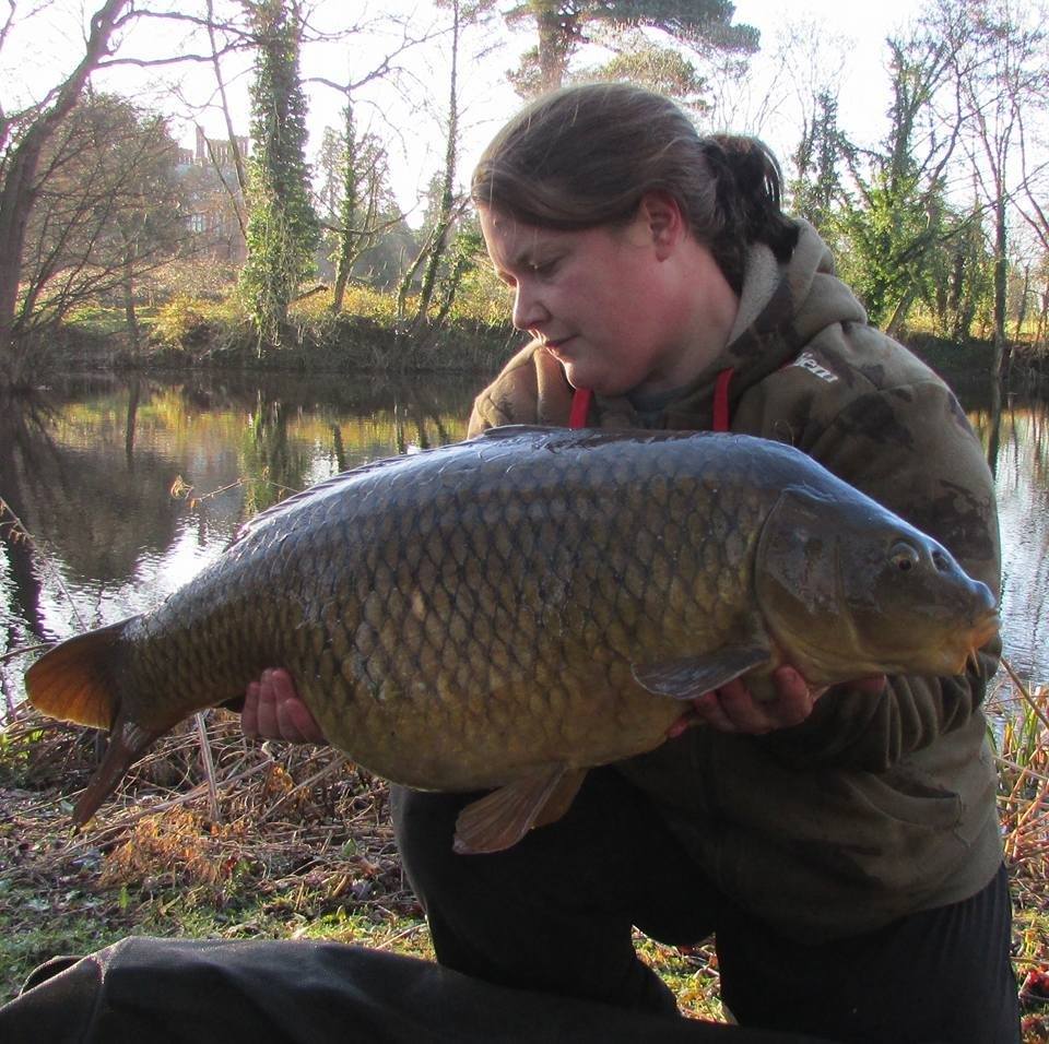 ambaits's tweet photo. Catherine Mountney's 25lbs common from The Black Lagoon in Essex, on the Bounty Hunter #everylakelovesabitofbounty https://t.co/l0NichLMpP