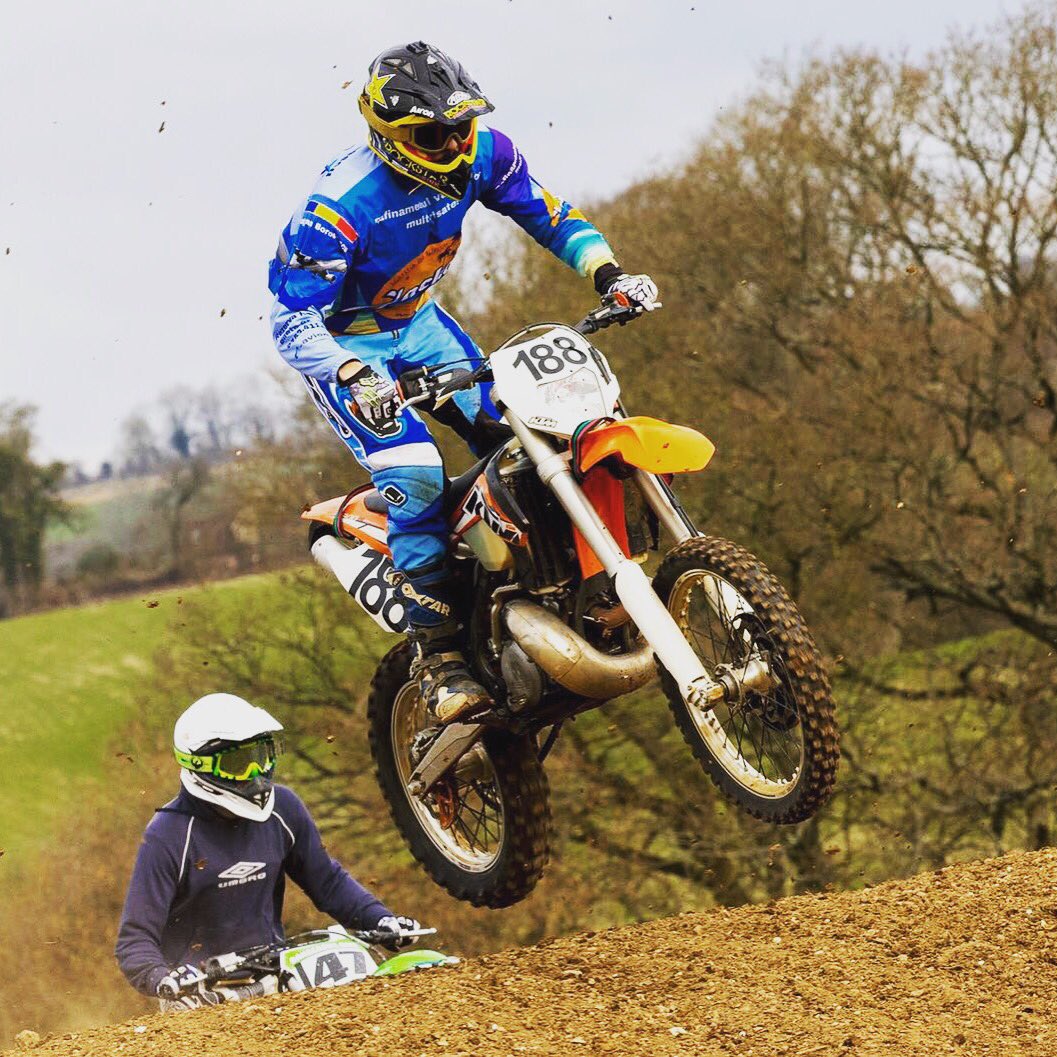 borosescu's tweet photo. @FlyRoju @FlyRoju #ktm #airoh #rockstar #race #enduro https://t.co/zdhtJP7hJi