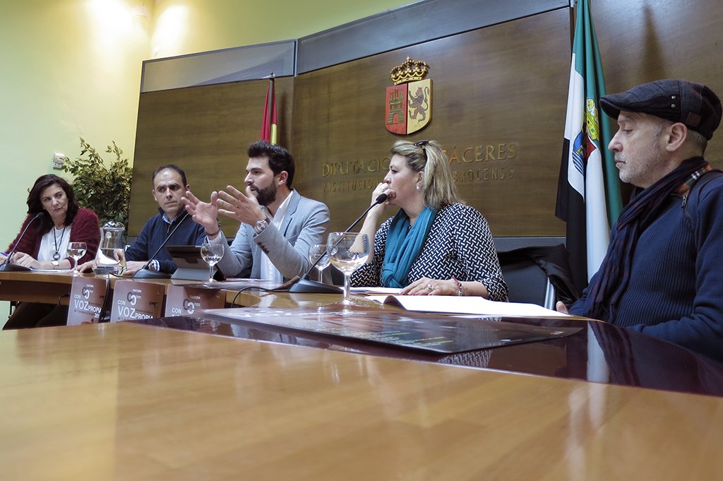 DiputacionCC's tweet photo. Crítica, reflexión y reivindicación, en el programa “Cultura Crítica” de la Diputación: 
https://t.co/pUXhhOjD5W https://t.co/kysDzNjR6b
