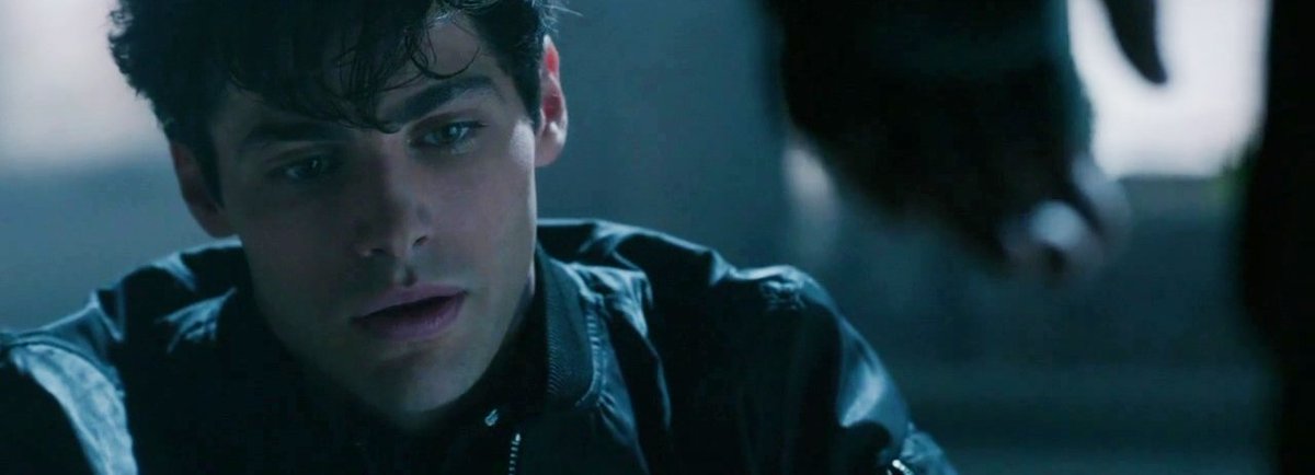 MDaddarioSpain's tweet photo. [440 Capturas] Shadowhunters: 1x09 "Rise Up": https://t.co/yNkbzIcqHS / @MatthewDaddario https://t.co/SN6apY06Lt