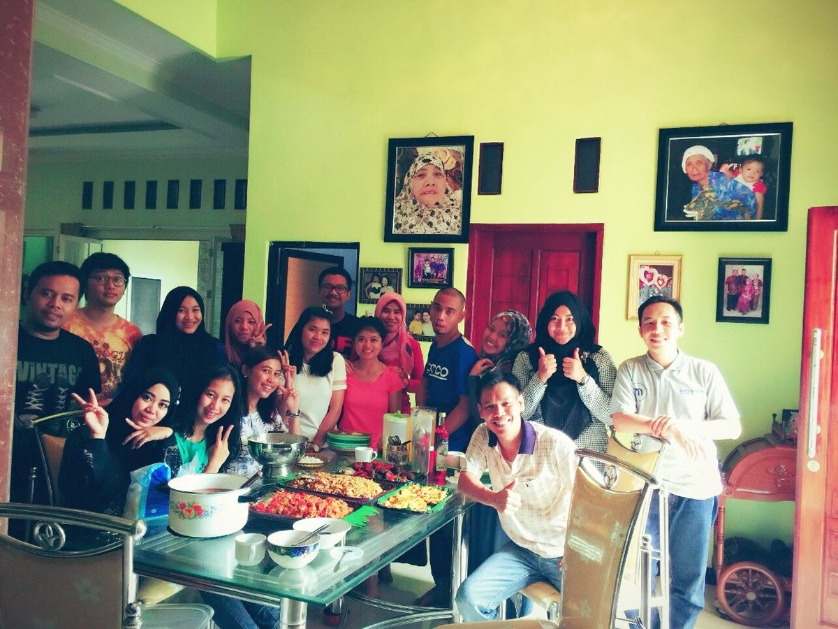 ruliulik's tweet photo. Sekumpulan orang orang yg berusaha teguh untuk nugas walaupun tanggal merah :-) https://t.co/L6yuuaunMH