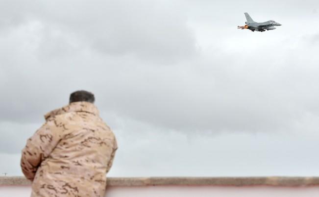 laprovincia_es's tweet photo. FOTOS | El Ejército del Aire ejercita la defensa aérea de #Canarias. https://t.co/Q4s1i7L38L @EjercitoAire #DACT2016 https://t.co/tVtZIavKMO