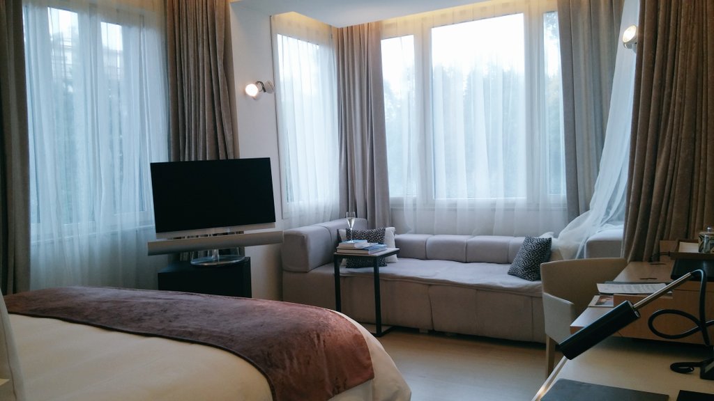 Now in #Barcelona been hosted by <a href="/ABaC_Barcelona/">ABaCRestaurant&Hotel</a> drinking a sparkling #Cataluna #wine #Periscope soon