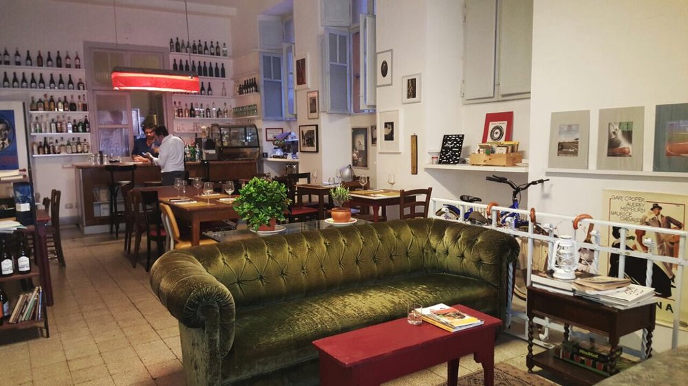 MangiareVivere's tweet photo. Speaking of authors...who wouldn't want to drink #Bukowskistyle #BukowskiBar #Rome
https://t.co/W3kwDl7FOT https://t.co/gFzO1Hxkhm