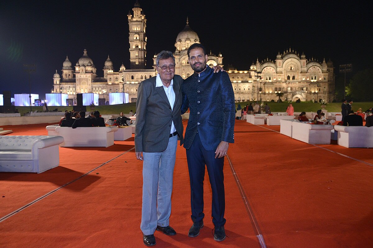 iamyusufpathan's tweet photo. With one of India's finest all-rounders Salim Durani. #Cricket #Legend #SixerMan https://t.co/PJHIL9rC9i
