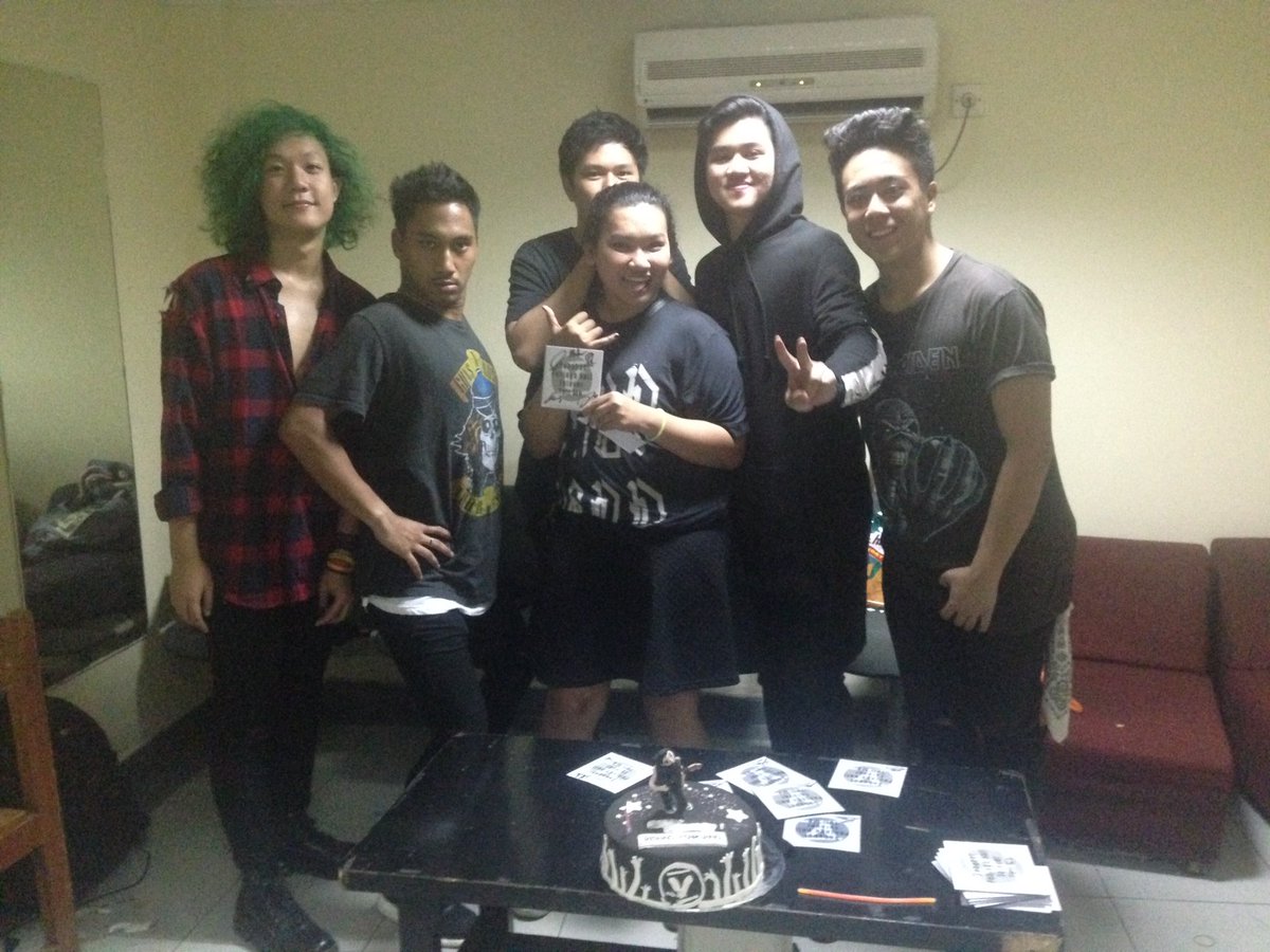 mayanggendis's tweet photo. #HariMusikNasional with @RINGGO_5 punya dua2nya eaaa ππ #TellMe #Ringgo5EP π€π½π€π½ https://t.co/OLmD9lVvCL