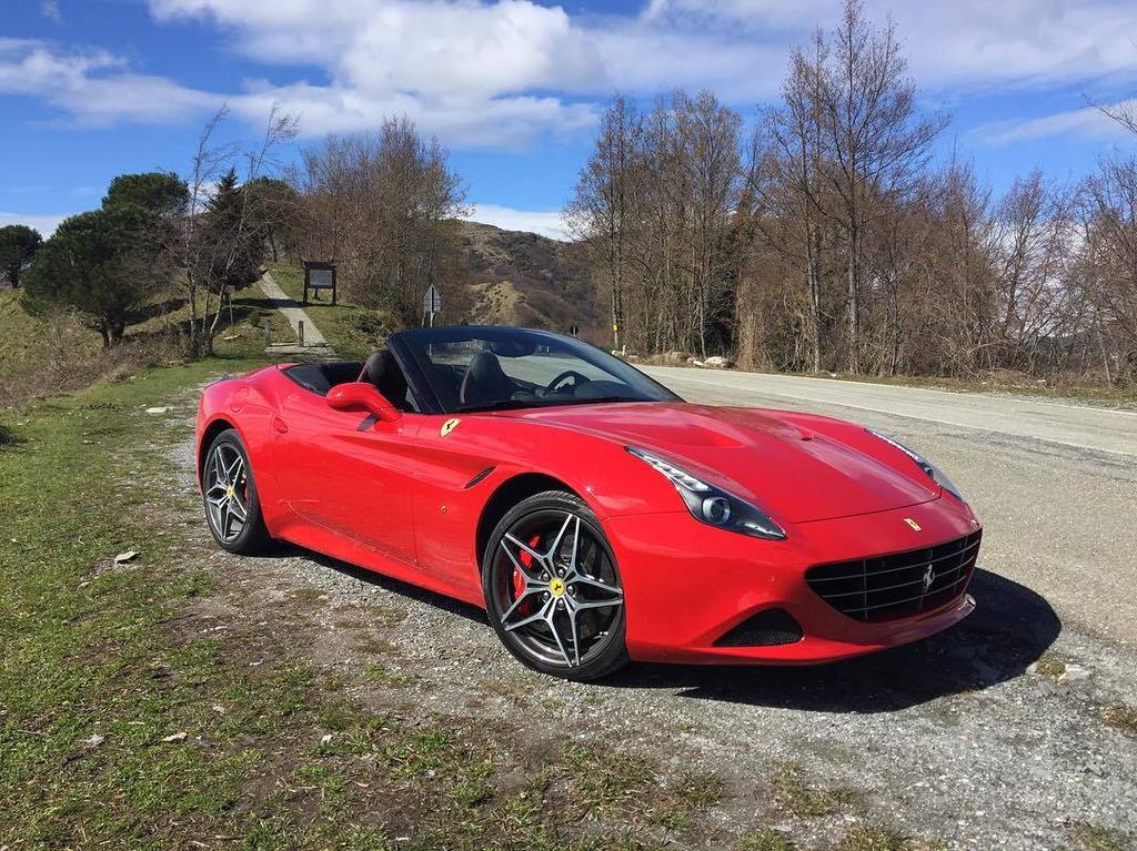 mt_loverman's tweet photo. This thing... #Ferrari #CaliforniaTHS #Uscio https://t.co/lMOIwhsCaX https://t.co/iBN9Fca1RP