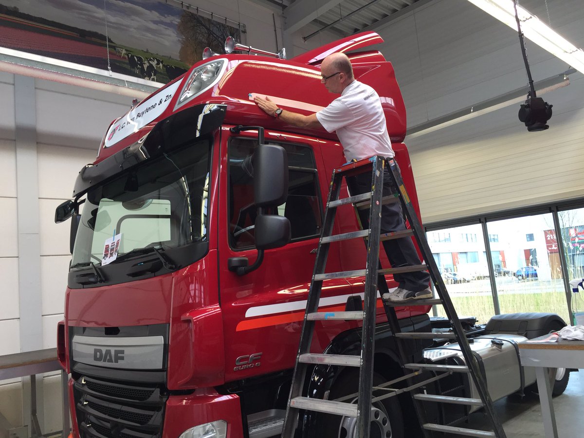 De nieuwe #daf trekker voor <a href="/Lcvanbuytene/">barry hijdra</a>  schiet al lekker op!