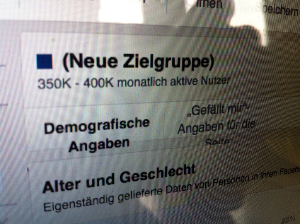 BscSch's tweet photo. hallo neue #zielgruppe! lässige #facebook erkundungstour mit @cloudthinkn. #cos14 https://t.co/d4POU94w5u