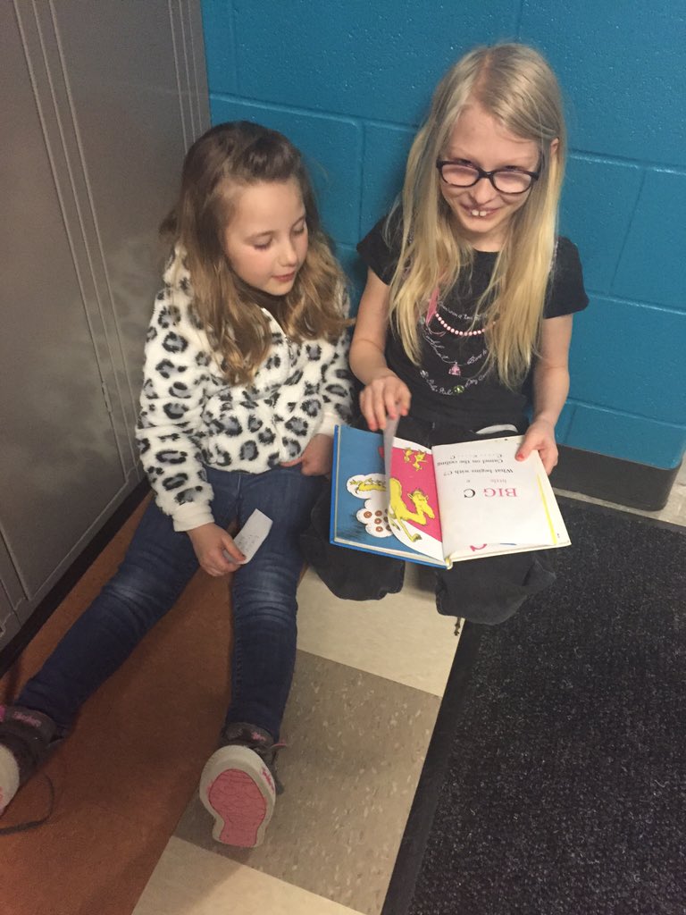 OtsegoGrade3's tweet photo. We β€οΈ reading with our Kindergarten buddies! @OtsegoK #OtsegoKnights #OESbest #MrsSeeger #MsRoberts https://t.co/pVrj4lV0jP