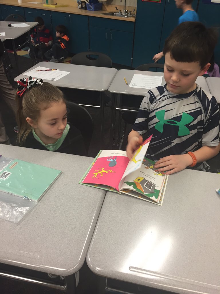 OtsegoGrade3's tweet photo. We β€οΈ reading with our Kindergarten buddies! @OtsegoK #OtsegoKnights #OESbest #MrsSeeger #MsRoberts https://t.co/pVrj4lV0jP