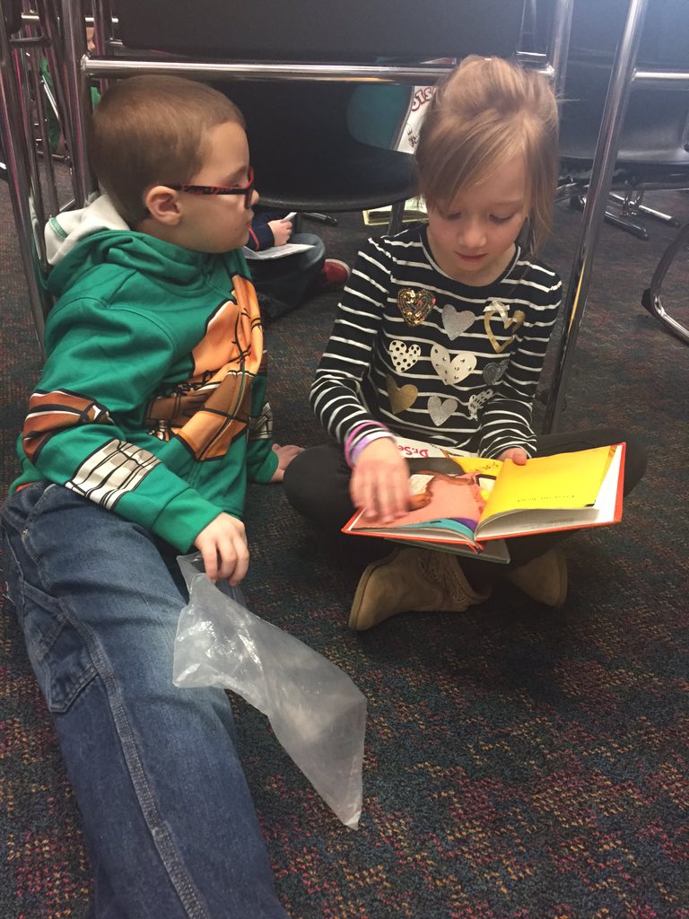 OtsegoGrade3's tweet photo. We β€οΈ reading with our Kindergarten buddies! @OtsegoK #OtsegoKnights #OESbest #MrsSeeger #MsRoberts https://t.co/pVrj4lV0jP