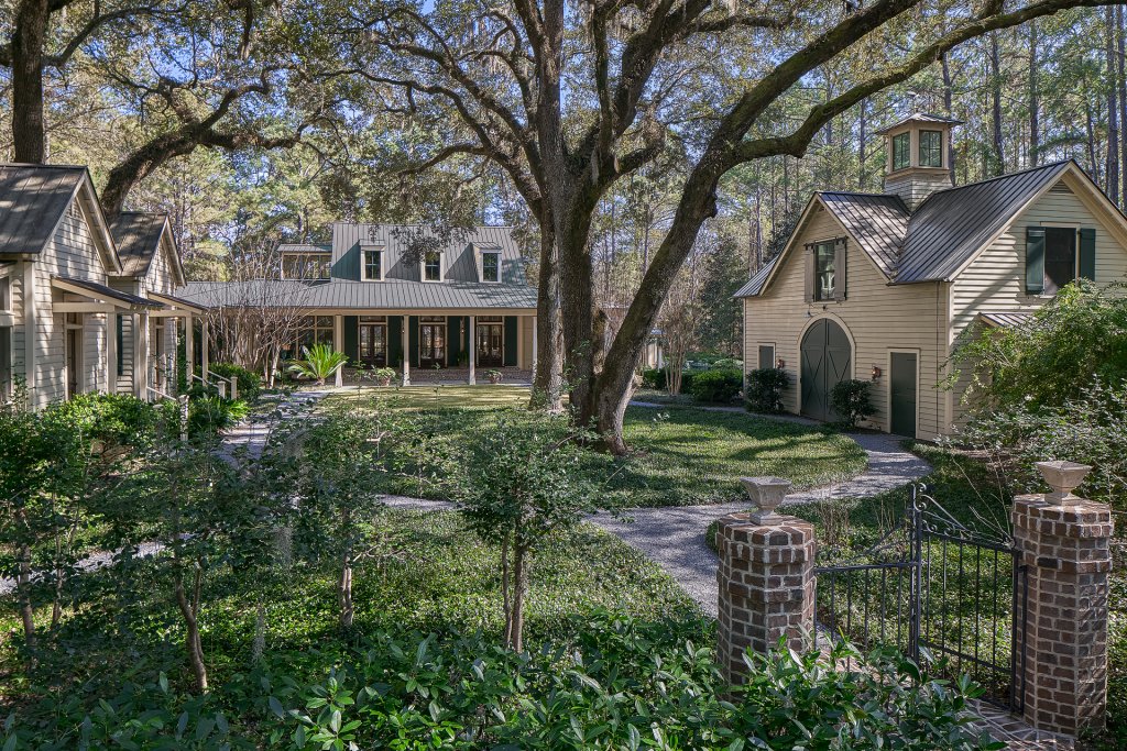 HistoricalArch's tweet photo. Thoughtful architecture+interiors+landscape+stewardship=this precious home, now on market: https://t.co/6jrJp8Hh26 https://t.co/ccQHfBgZ2z