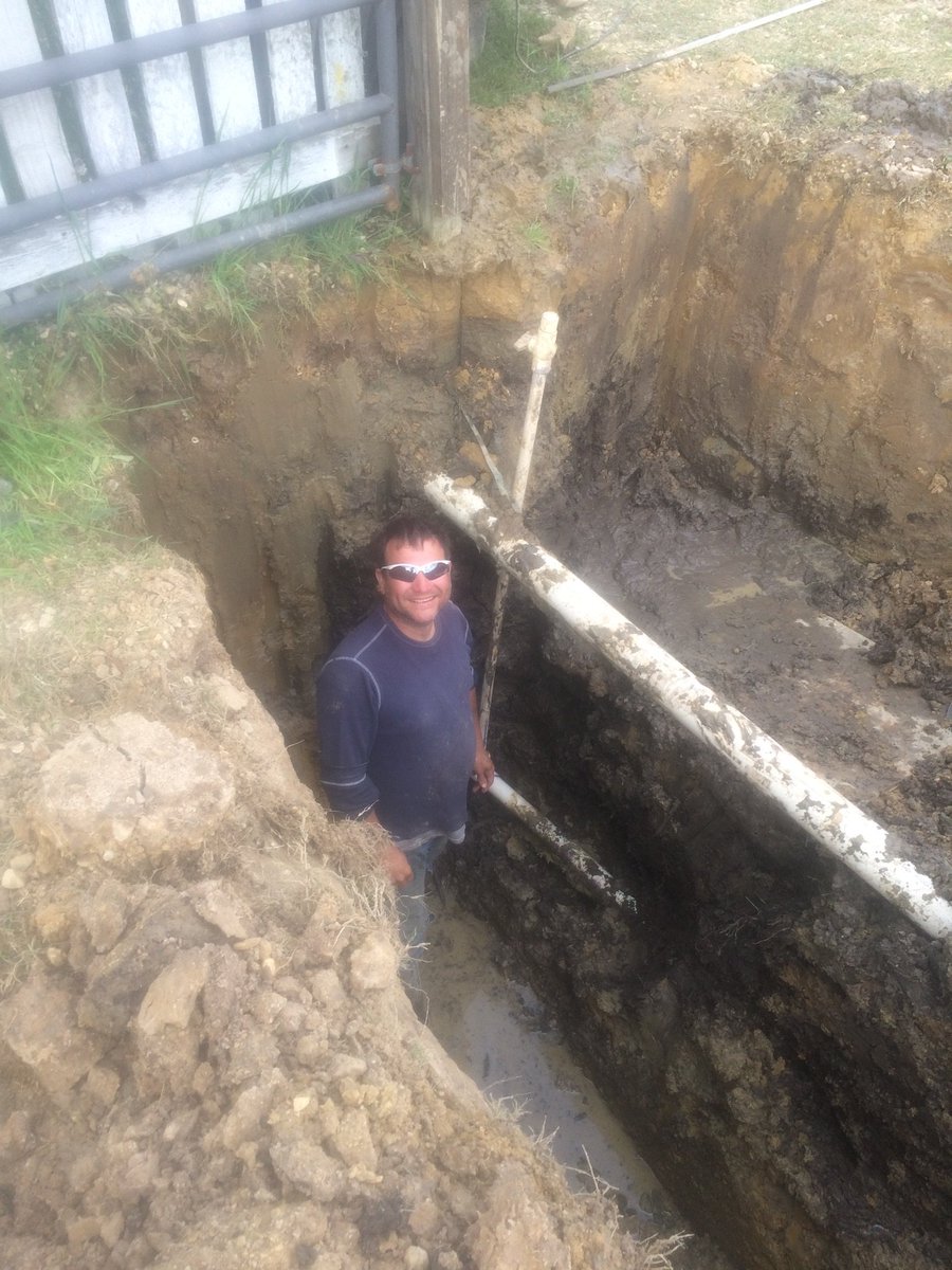 risehh's tweet photo. When u r working on a roof &amp; crush the water line.. https://t.co/NId58r18JP