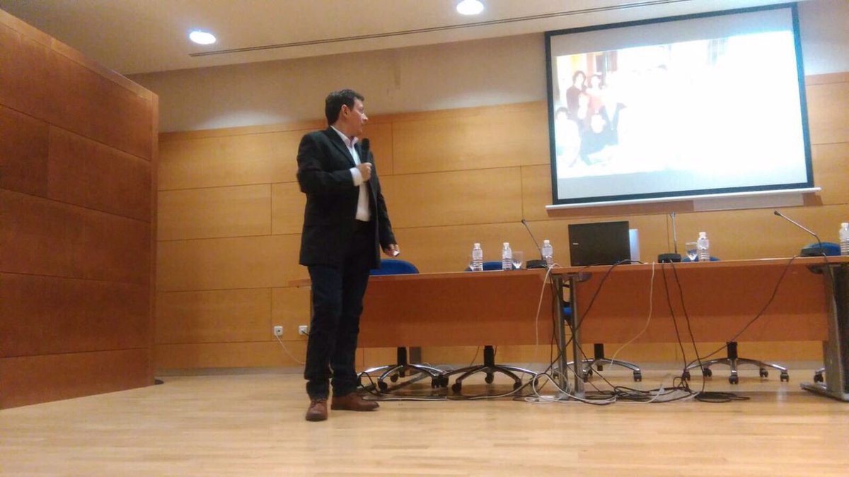 Continúan las ponencias en @jornadascyb , ahora con Carlos Gascue de <a href="/brandingdesign/">BRANDESIGN ® 💡</a>