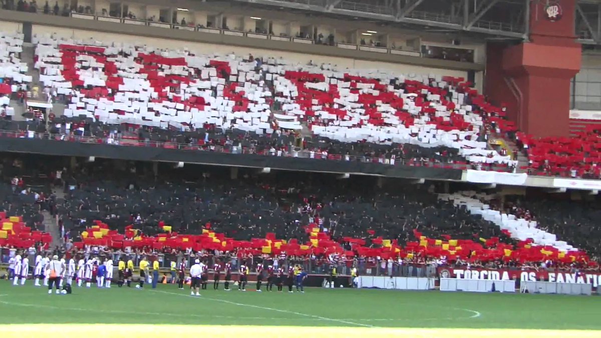 ArenaStadiumCAP's tweet photo. Quem tem torcida faz mosaico. Quem não tem faz bandeirão.😅😅😅😅😂😂 https://t.co/WRlBY489tx