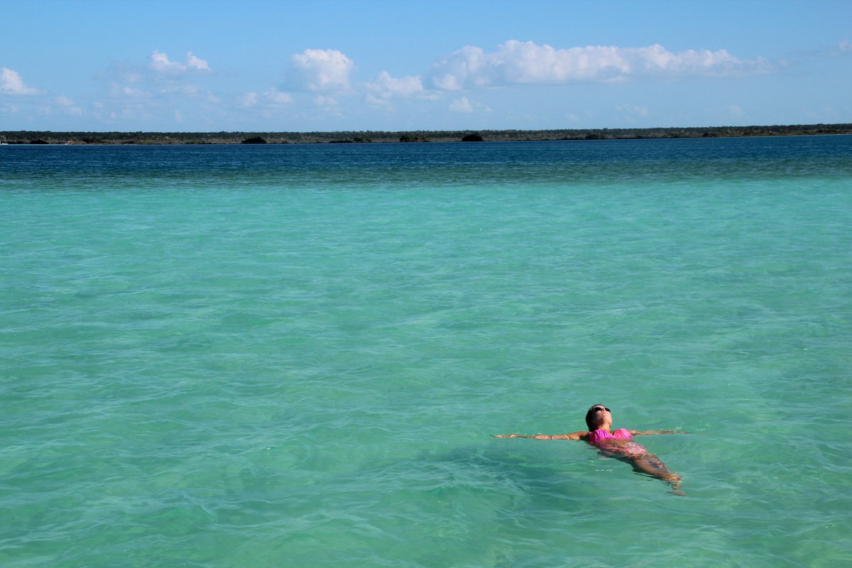 SandraKollerer's tweet photo. Diese Orte in Mexico musst du einfach gesehen haben: https://t.co/eGWDMj2n67 
#bacalar #travelblogger #travel #blog https://t.co/2nfWHiJj4a