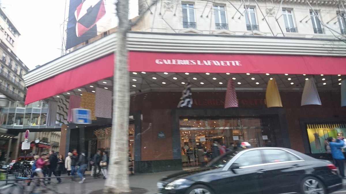 andreeivaldi's tweet image. Torchons aux balcons chez @Galeries_Laf #pasclass