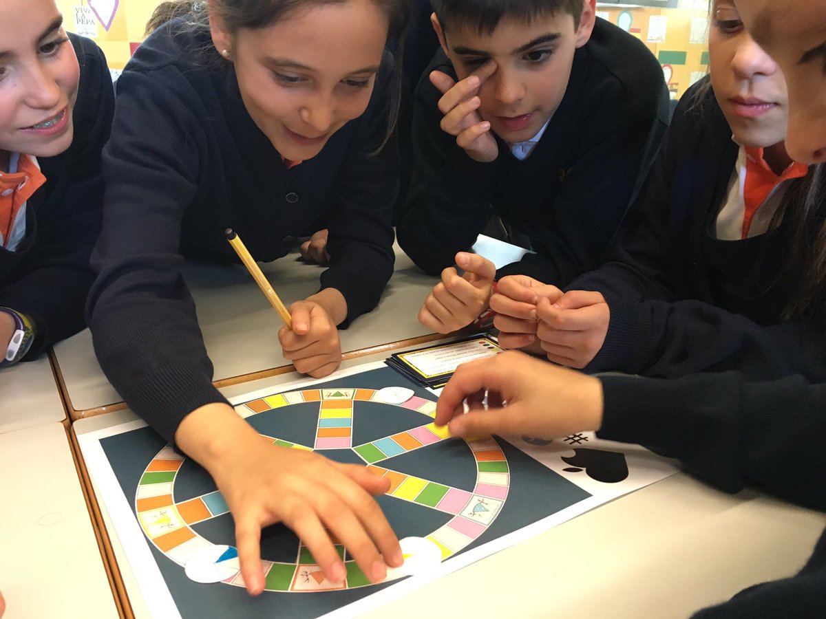 Marta_Ef's tweet photo. ¡Producto final de #nutriapps en juego!6°EP @nazaretoporto #gamificación #crear trivial de aparatos! https://t.co/ovI1TUkRSi