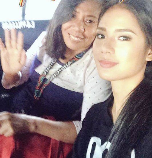 DEVONline_SQUAD's tweet photo. BOTH BEAUTIFUL ๐
Like mother, Like daughter ๐
@devonseron17
#DevonSeronForMyPhone ||
MyPhoneStars KyleDevon
ยฉ https://t.co/yHVD9EDwbN