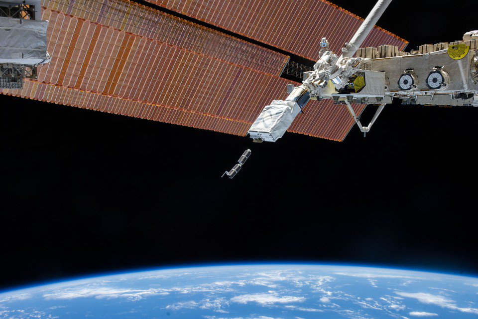 TheAtlantic's tweet photo. A new 50-trillion-pixel image of Earth, every day https://t.co/N0G0zx00G5 https://t.co/klRsGbFFYT