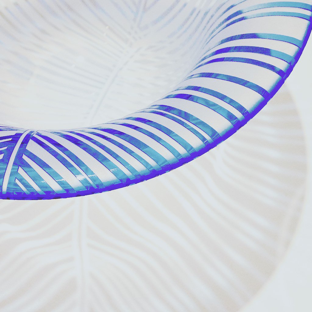 thepolyguild's tweet image. Could never tire of the way the #light catches @Rosy_rosie beautiful glass work. Stunning, considered #design.