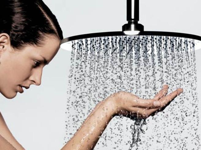 La verità sul terminare la doccia con l'acqua fredda