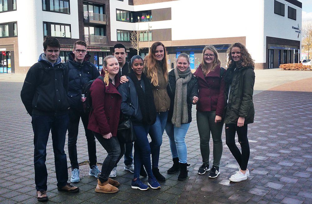 AvdSAlmere's tweet photo. 9 studenten @WindesheimFlevo aan de slag met vraagstuk in Bouwmeesterbuurt @Almere_Buiten @WF_CE @SPH_WF #comaker^AH https://t.co/SuD4jBkwwK