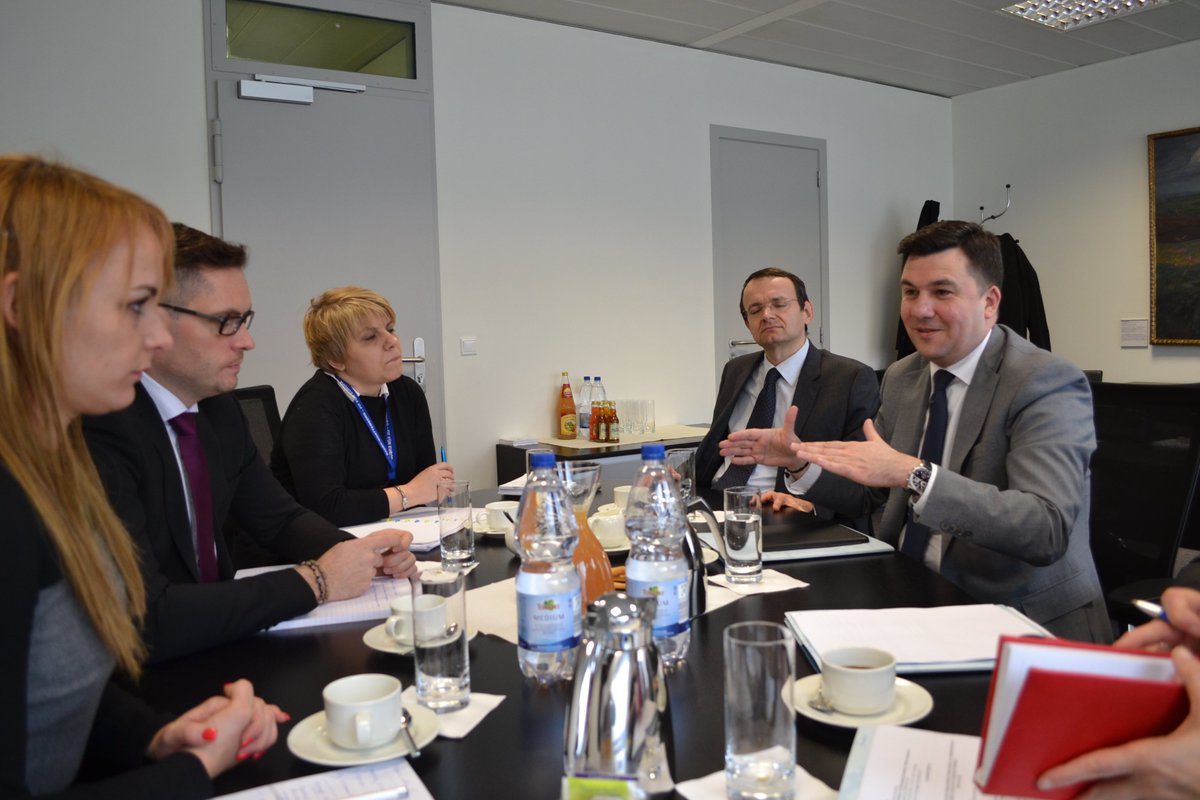 PSRRMSLS's tweet photo. U #Briselu podržavaju vojvođansku inicijativu za formiranje Regiona Centralnog #Dunava
https://t.co/3e23QdZsBf https://t.co/htGKHVe935