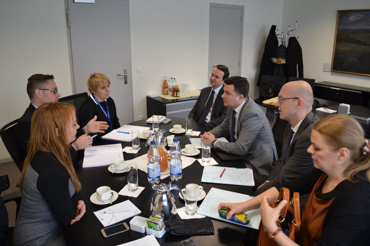 PSRRMSLS's tweet photo. U #Briselu podržavaju vojvođansku inicijativu za formiranje Regiona Centralnog #Dunava
https://t.co/3e23QdZsBf https://t.co/htGKHVe935