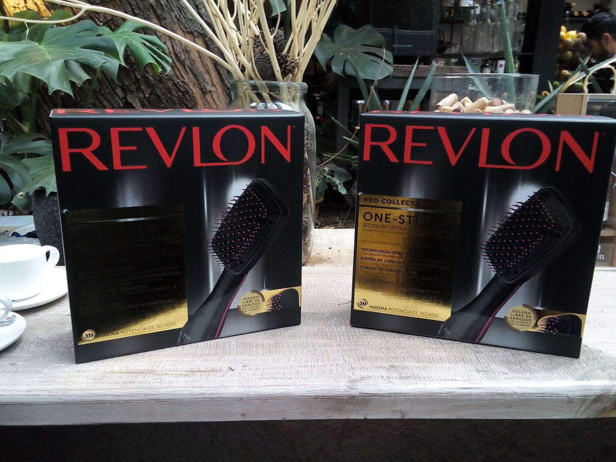 bettyponcelr's tweet image. #RevlonHT Súper práctica #OneStepStyler #ProCollection @revlon @IvonneMontero @marthadebayle Peinadas en un paso!!
