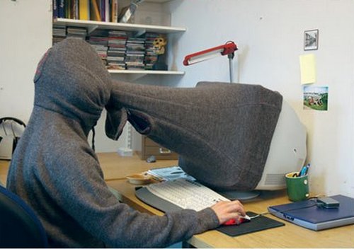 IQShield's tweet photo. Who needs the computer-privacy-scarf? #lol #funny #Humor #futureoftech #gadgets https://t.co/vLUzwxoadn