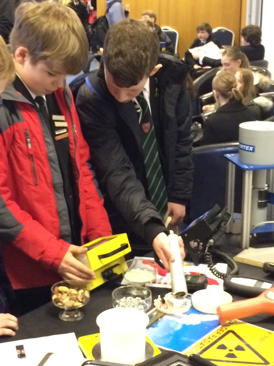 EnergySimple's tweet image. Young Scientists learning #Radiation Protection Skills @CSAB_Worcs @SRP_UK @SRP_Pressie @SRP_RGG @astro_timpeake
