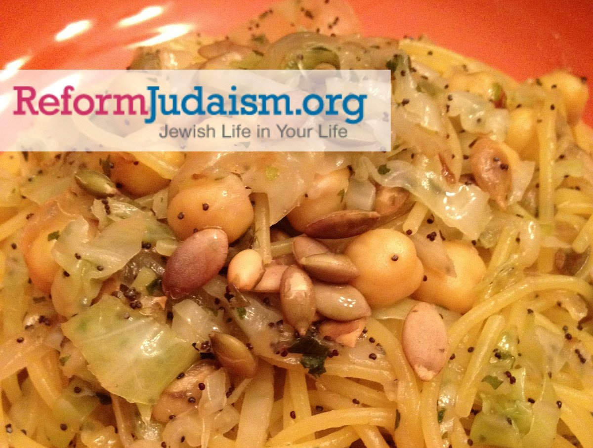 ReformJudaism's tweet photo. Queen Esther is thought to have been a vegan. On purim, honor her with a #vegan pasta dish: https://t.co/zBVn9k1BQL https://t.co/ChD2bEcVdT