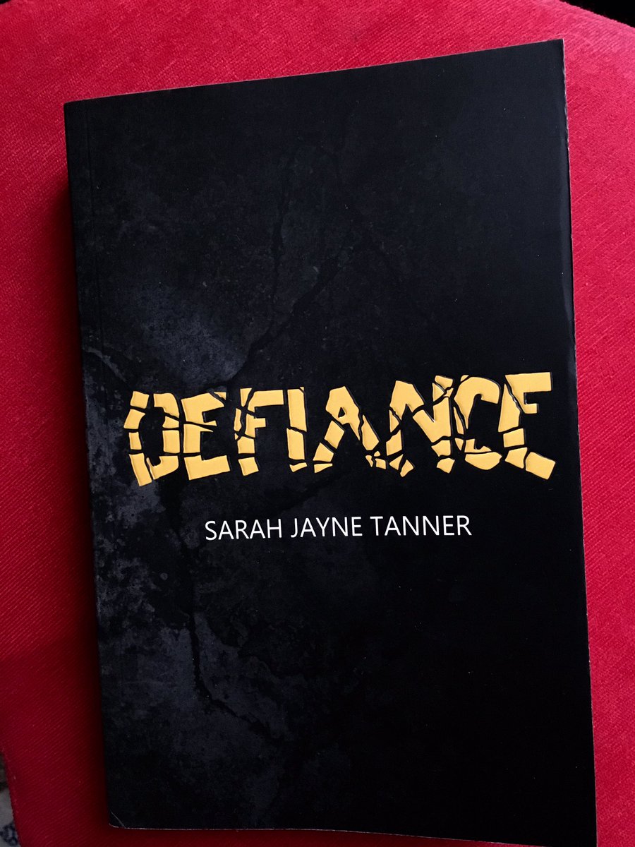 vickiegGunn's tweet photo. @DefianceBook @meadimania @SarahTanner3 thank you so much for my copy of defiance can't wait to read it! 😀 https://t.co/VAHLLzz53x