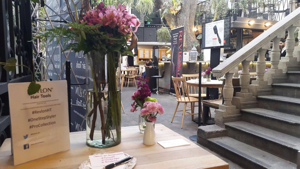 PR_management's tweet image. En unos momentos develaremos el #OneStepStyler de #ProCollection #RevlonHT .@RevlonHT_Mx ¡Estén muy pendientes! ✨