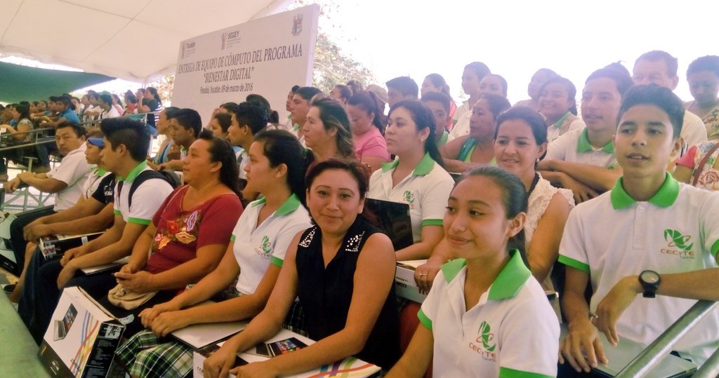 moofdezerik's tweet photo. En unos momentos dará inicio el programa de #BienestarDigital donde se beneficiaran a alumnos del @cecytey05panaba https://t.co/QTb2fGPatH