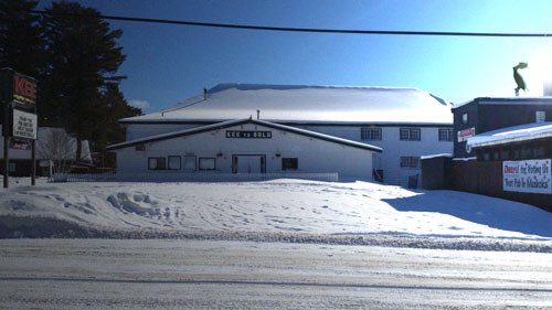 The #Muskoka eagle with antlers
 seen chillin’ @thekeetobala by one of our listeners -photoshop or #muskokaoddity?