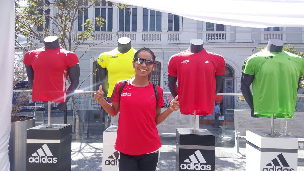 SuntimeAccessor's tweet photo. Nuestra embajadora @JenniFastRunner nos presenta la polera oficial de @maratonsantiago 2016 #mds2016 https://t.co/cbkPThAOxS