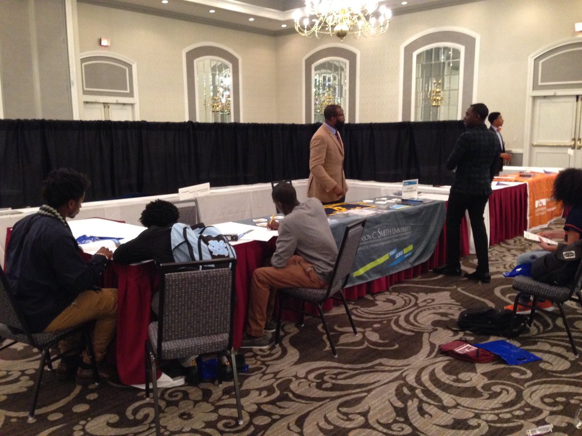 CindyAshby1's tweet image. Best day at work ever!  Helping Srs still get into college! #ADreamDeferred16 #hbcuconf @CB_Forums