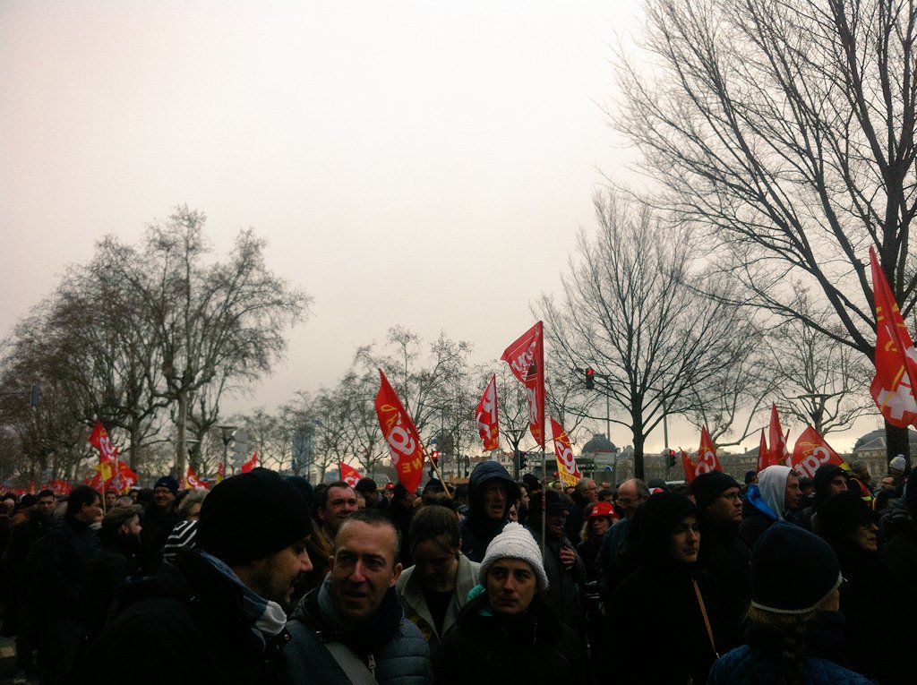 AssoKaleido's tweet photo. Les jeunes manifestent aussi à Lyon! @OnVautMieux #LoiTravail #jcsodanslesrues https://t.co/P1jIatI0tt