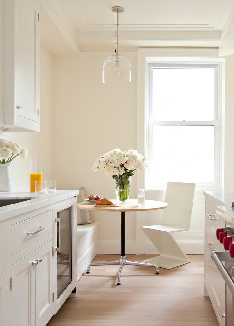 Today on the blog I'm sharing my favorite rooms from my favorite designers, @KapitoMuller: yorkavenueblog.com/designer-love-…