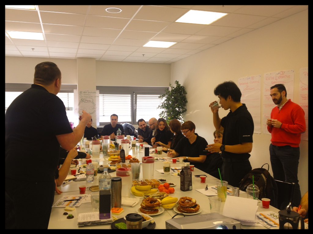 iWuseldusel's tweet photo. #SMApproach in Frankfurt #tobeapartner π https://t.co/9opml4Newv