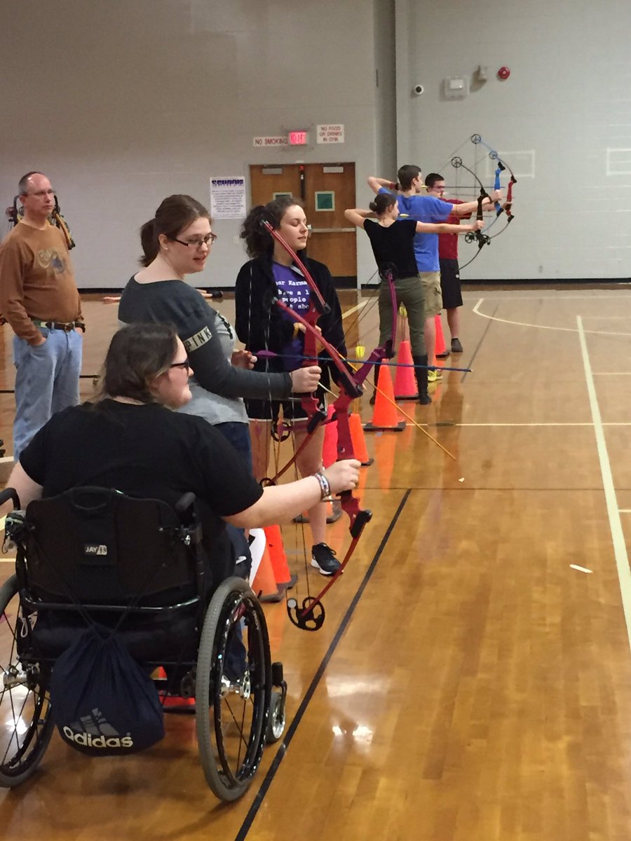 ghsarchery1's tweet photo. Tuesday practice. Preparing for KHSAA regionals. #aimsmallmisssmall https://t.co/q33xgSMp9c
