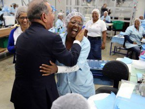 MUNIDASDANILO's tweet photo. Un Hombre bueno, que ha creado más de 400 mil empleos, ninguna mujer lo cambia #PropuestasDanilo #MunidasDanilo https://t.co/ksQusy4u9U
