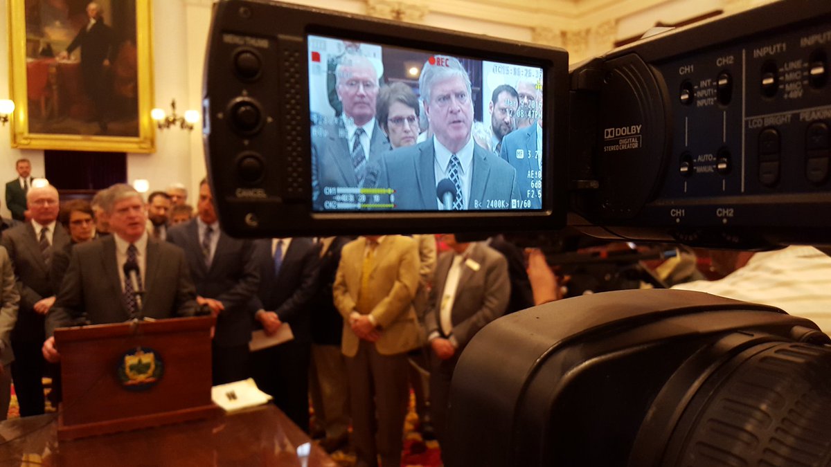 AlexRoseNews's tweet photo. @SenJohnCampbell and @GovPeterShumlin tout bipartisanship in paid sick leave bill. #vtpoli https://t.co/O9xXua5za1