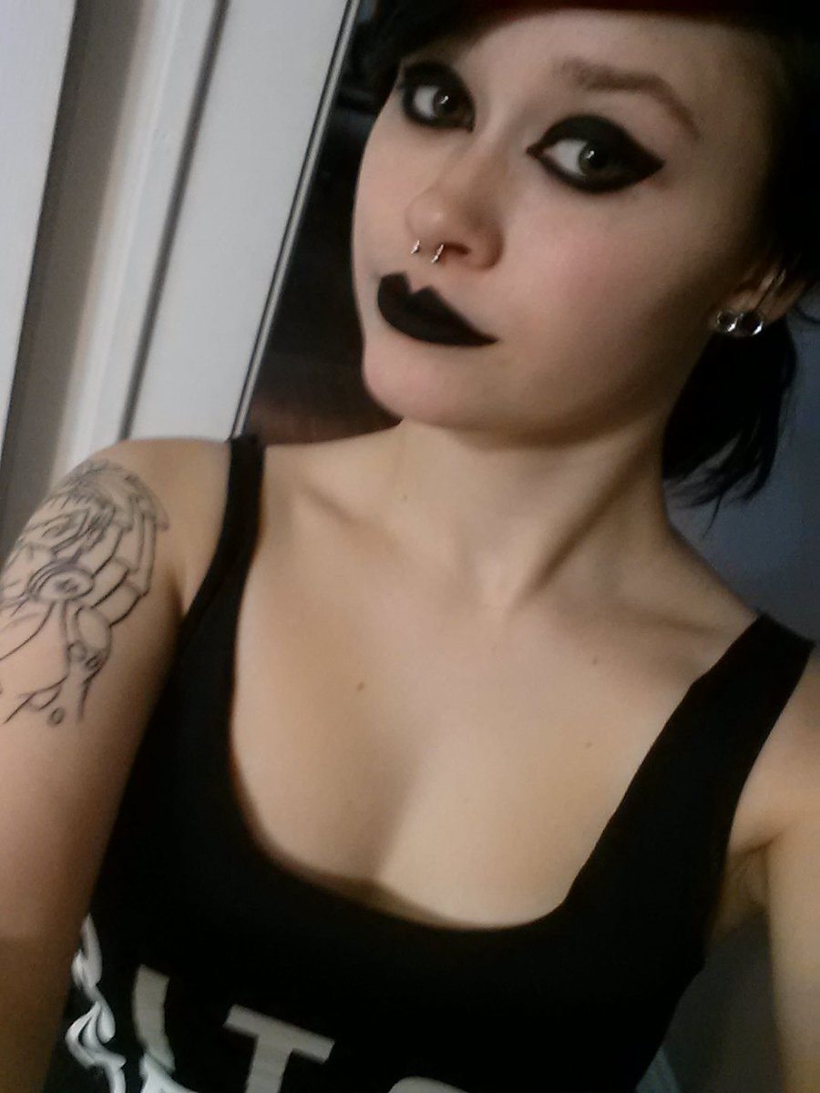 darkcatbb tweet picture