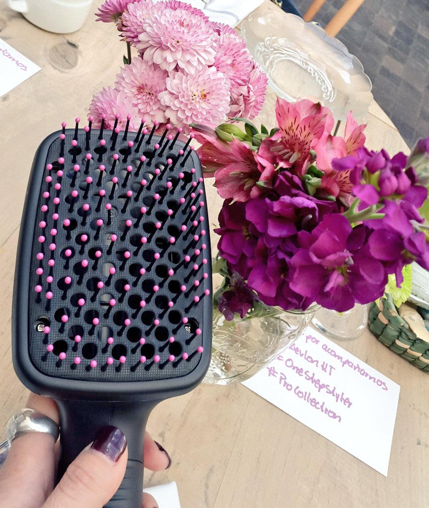 itsdopemedia's tweet image. ¡Por fin una herramienta que seca y estiliza en un solo paso! 😍 #RevlonHT #OneStepStyler #ProCollection @revlon