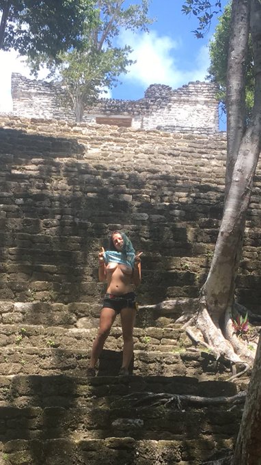 Well I can't be appropriate anywhere I go even ancient Mayan ruins https://t.co/7nmio39bUb<a href="/tag/naughty"class="tags"><span>#naughty</span></a>