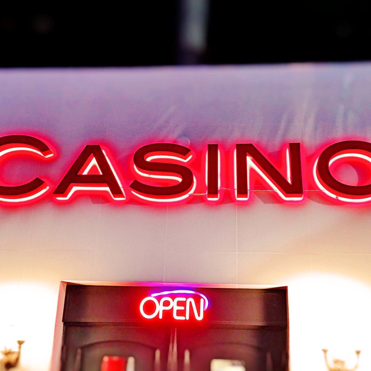 CaicosRoyale's tweet photo. NEW HOURS: The #Casino and #Slots be open 10am to 4am each day with the Tables starting at 4 am! #Provo #TCIslands https://t.co/Jpq6sI4Uxf
